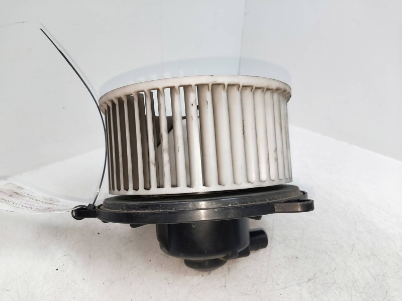 Recambio de motor calefaccion para mazda 323 berlina f/s (bj) 2.0 turbodiesel referencia OEM IAM 89400000812  