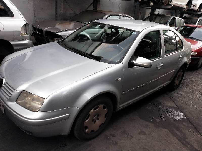 volkswagen bora berlina (1j2) del año 2001
