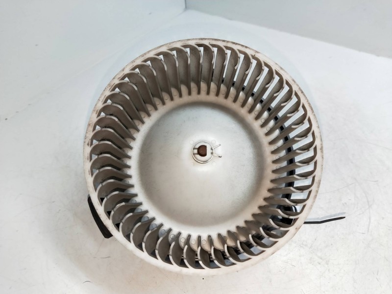 Recambio de motor calefaccion para mazda 2 berlina (dy) 1.4 cat referencia OEM IAM HB111GJ8AA022L21 8940000222 