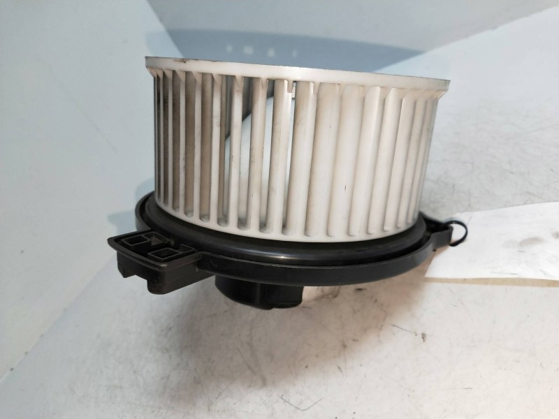 Recambio de motor calefaccion para mazda 2 berlina (dy) 1.4 cat referencia OEM IAM HB111GJ8AA022L21 8940000222 