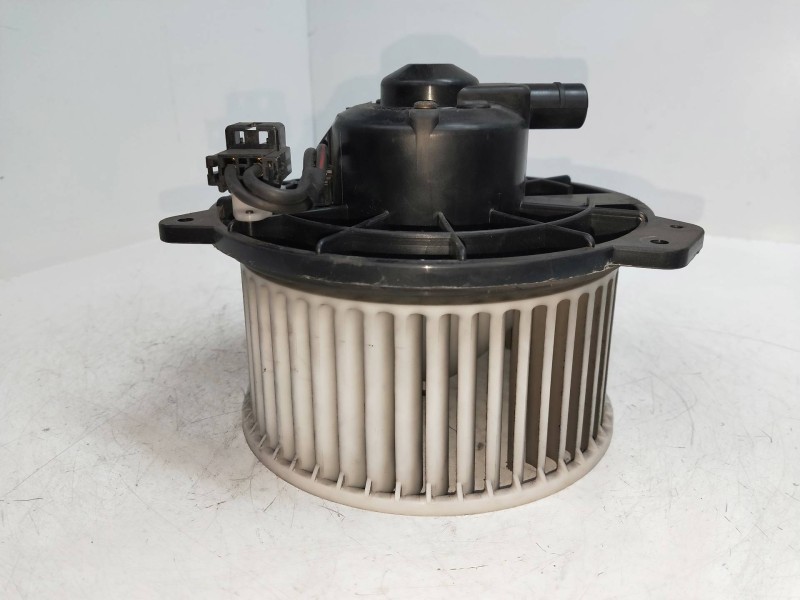 Recambio de motor calefaccion para mazda premacy (cp) 2.0 turbodiesel cat referencia OEM IAM HB111BJ0EB04116 8940000082 