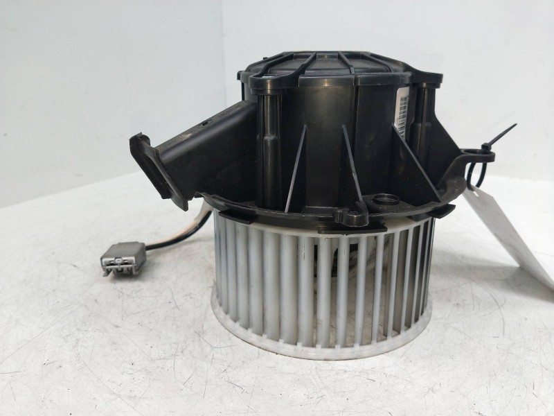 Recambio de motor calefaccion para opel astra j lim. 1.7 16v cdti referencia OEM IAM U7253002  