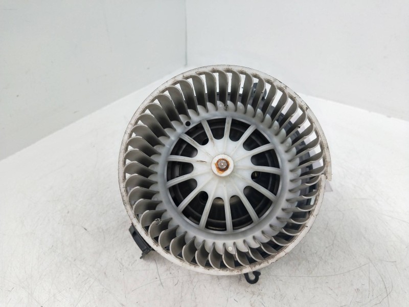 Recambio de motor calefaccion para opel astra j lim. 1.7 16v cdti referencia OEM IAM U7253002  