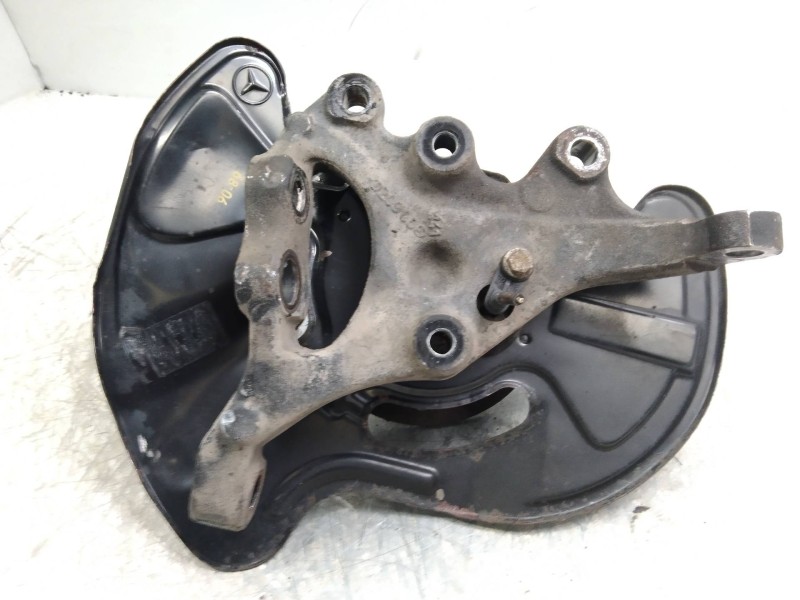 Recambio de mangueta delantera izquierda para mercedes clase c (w203) berlina 230 (203.052) referencia OEM IAM 2043320101  