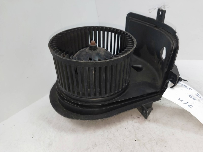 Recambio de motor calefaccion para seat inca (6k9) referencia OEM IAM 833658D H17651625U  Recambio de motor calefaccion para seat inca (6k9) referencia OEM IAM 833658D H17651625U