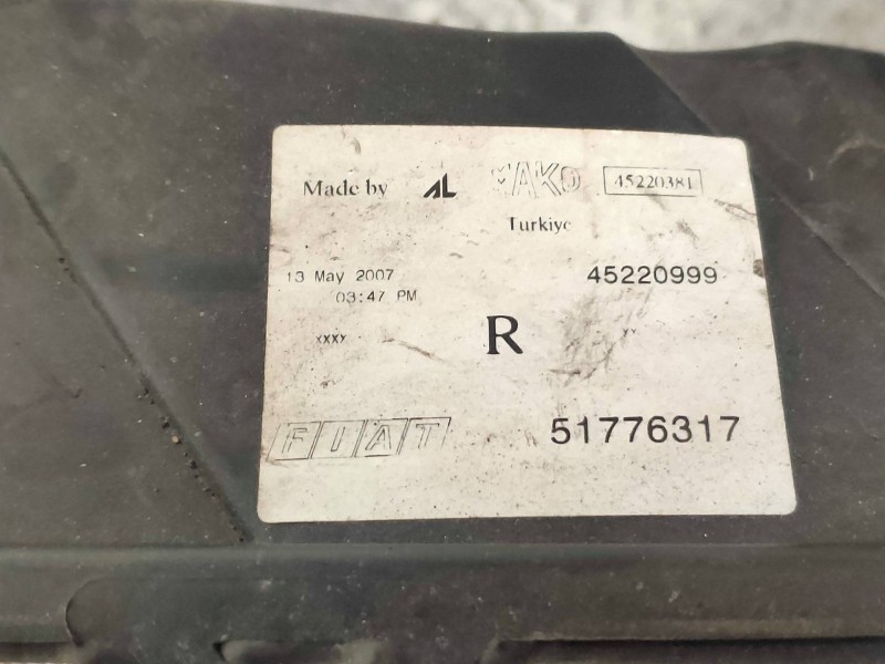 Recambio de faro derecho para fiat linea (110) 1.3 16v jtd cat referencia OEM IAM 51776317 45220999 