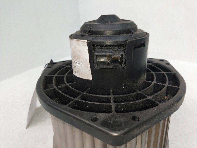 Recambio de motor calefaccion para ssangyong rodius 2.7 turbodiesel cat referencia OEM IAM 40510400  