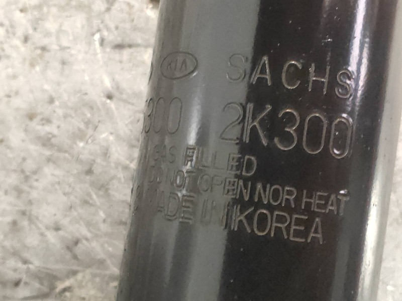 Recambio de amortiguador trasero derecho para kia soul diva referencia OEM IAM 553002K300  