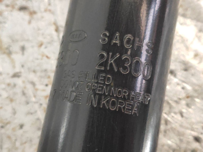 Recambio de amortiguador trasero izquierdo para kia soul diva referencia OEM IAM 553002K300  