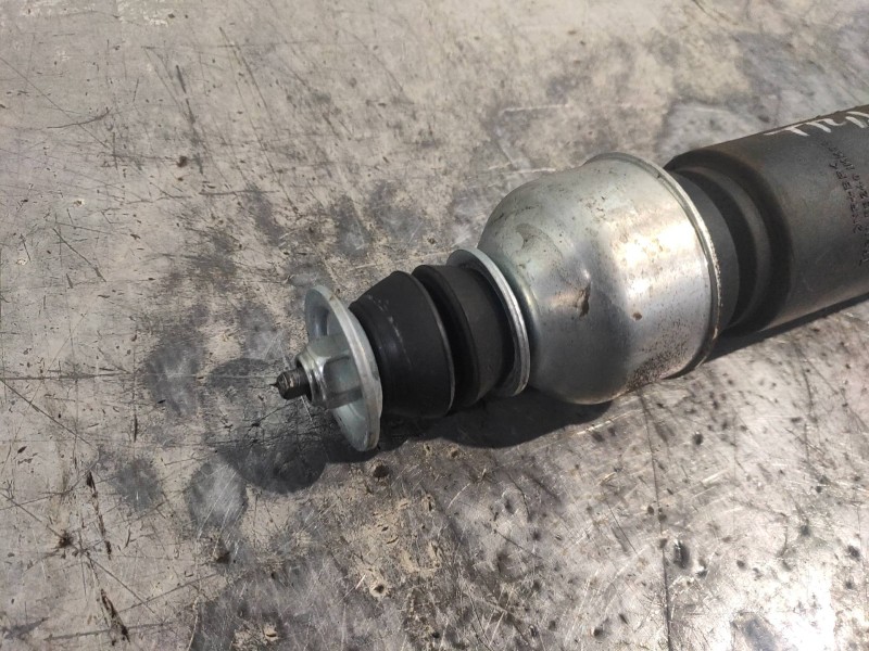 Recambio de amortiguador trasero derecho para nissan juke (f15) acenta referencia OEM IAM 562101KA1A  