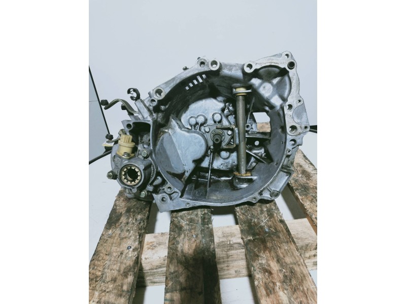 Recambio de caja cambios para citroen xantia berlina 1.9 sd sensation referencia OEM IAM 20CH92 8328024 