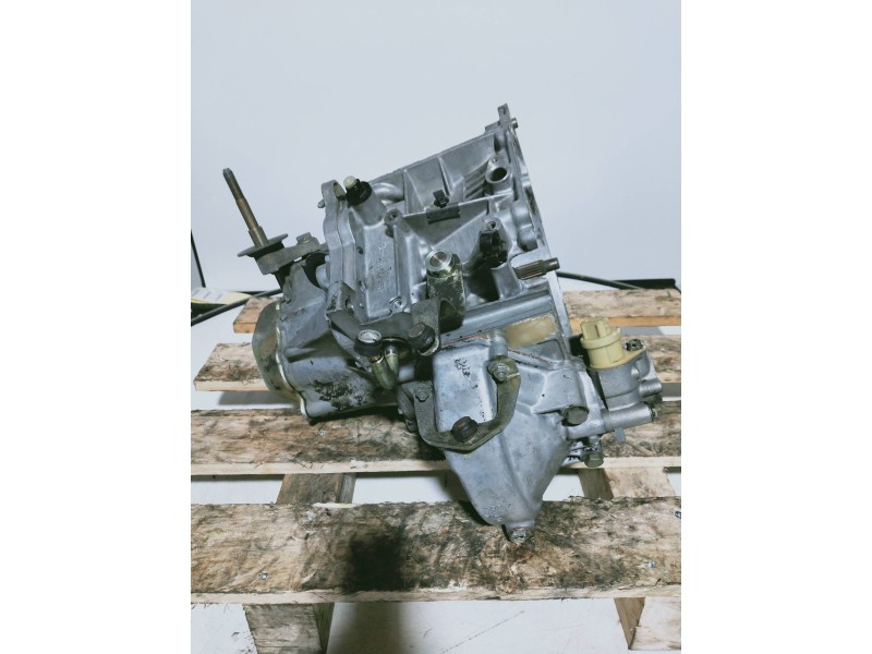 Recambio de caja cambios para citroen xantia berlina 1.9 sd sensation referencia OEM IAM 20CH92 8328024 