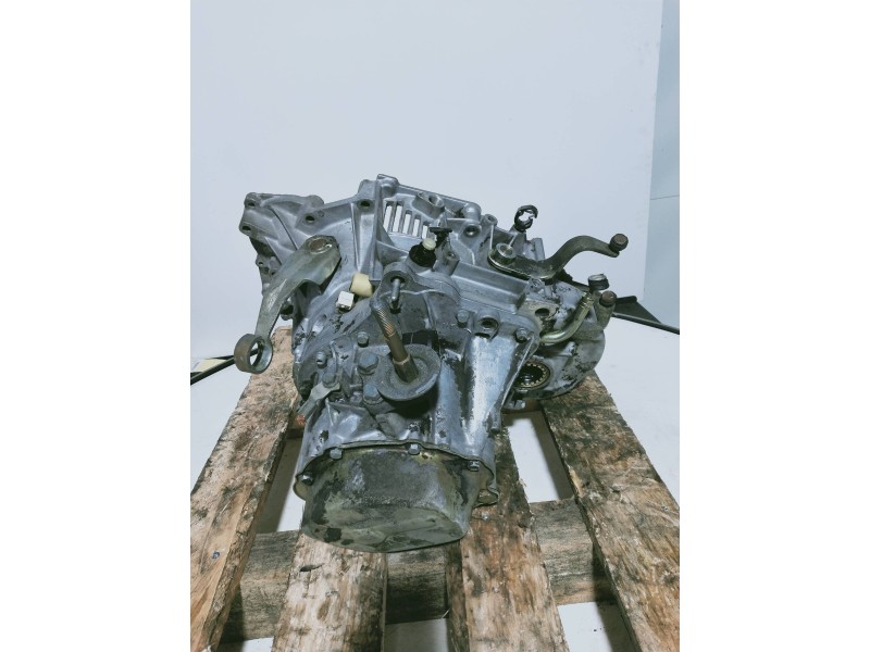 Recambio de caja cambios para citroen xantia berlina 1.9 sd sensation referencia OEM IAM 20CH92 8328024 