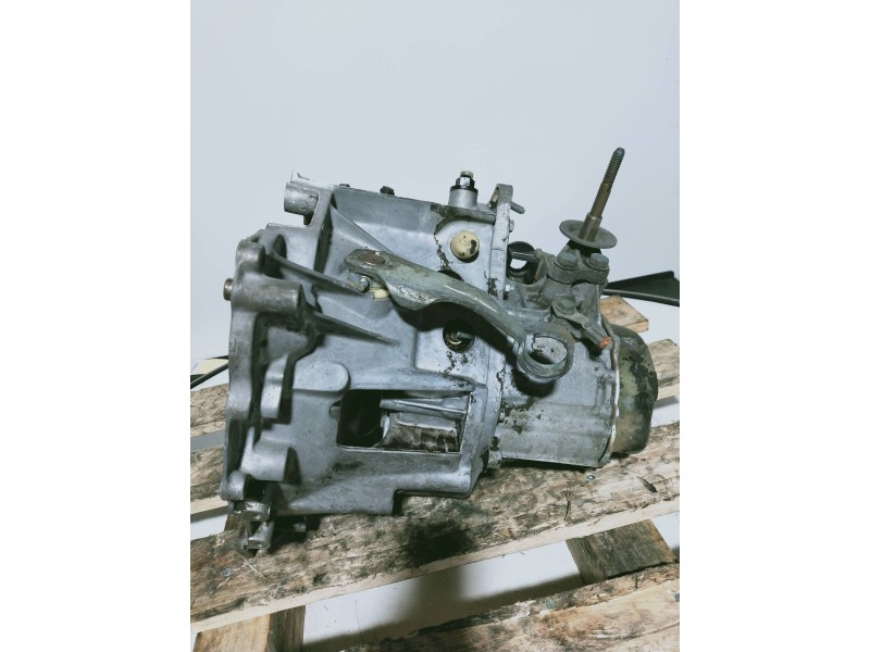 Recambio de caja cambios para citroen xantia berlina 1.9 sd sensation referencia OEM IAM 20CH92 8328024 