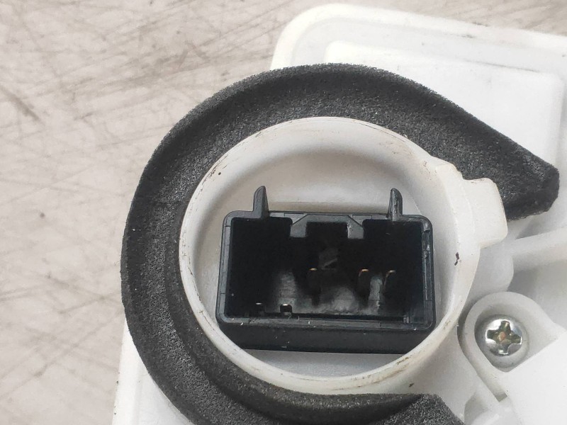 Recambio de motor cierre centralizado trasero izquierdo para mazda 6 lim. (gh) 2.0 crtd 140cv active (5-ptas.) referencia OEM IA