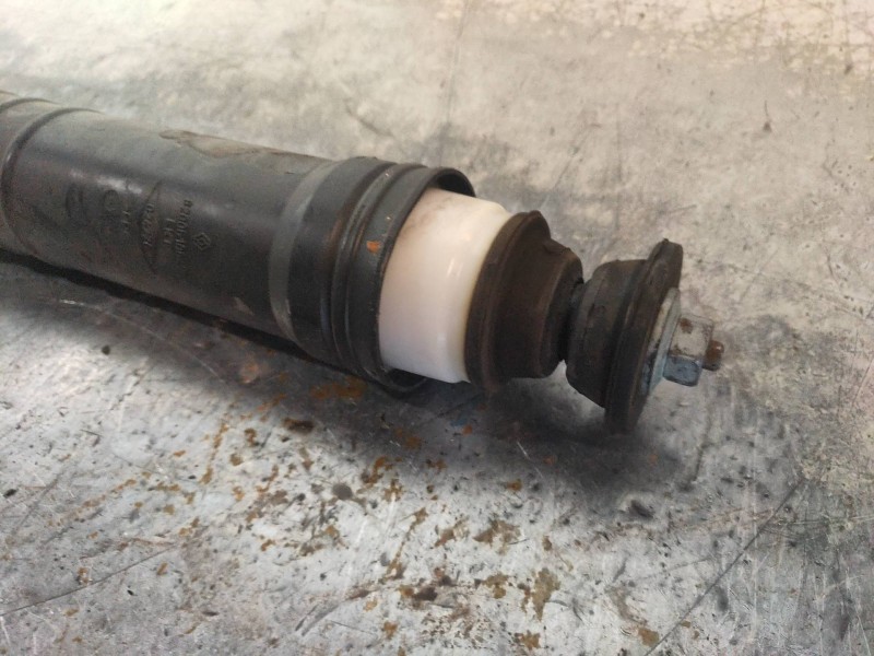 Recambio de amortiguador trasero derecho para renault clio iii rs referencia OEM IAM 8200440649  