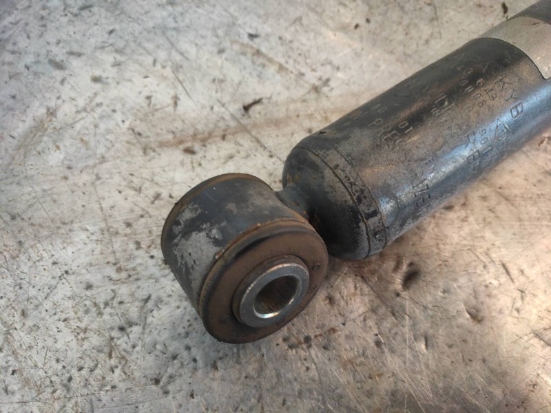 Recambio de amortiguador trasero derecho para renault clio iii rs referencia OEM IAM 8200440649  