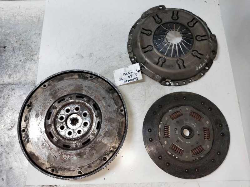 Recambio de kit embrague para audi a4 berlina (b5) 2.5 tdi referencia OEM IAM 059105266A 059141031 