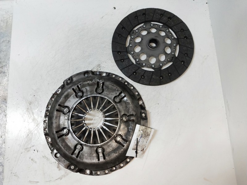 Recambio de kit embrague para audi a4 berlina (b5) 2.4 quattro referencia OEM IAM 324021910  