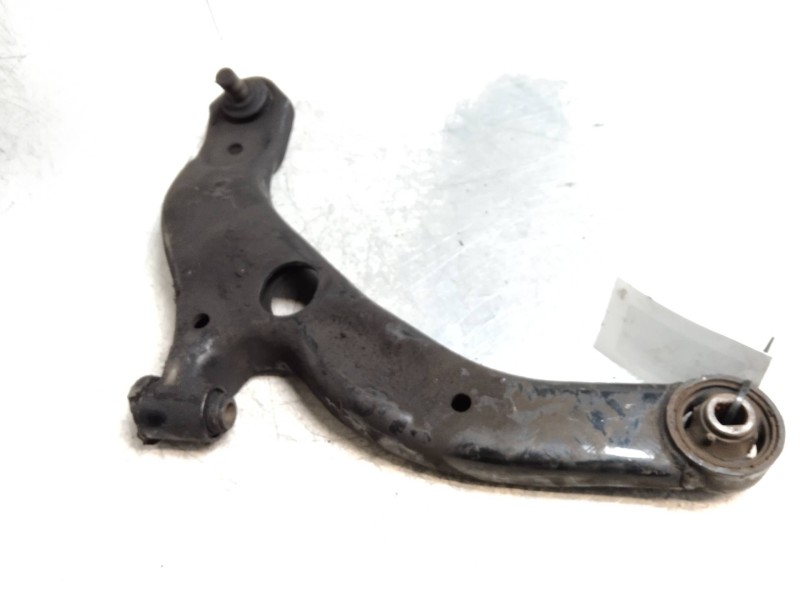 Recambio de brazo suspension inferior delantero derecho para mazda premacy (cp) 2.0 turbodiesel cat referencia OEM IAM   