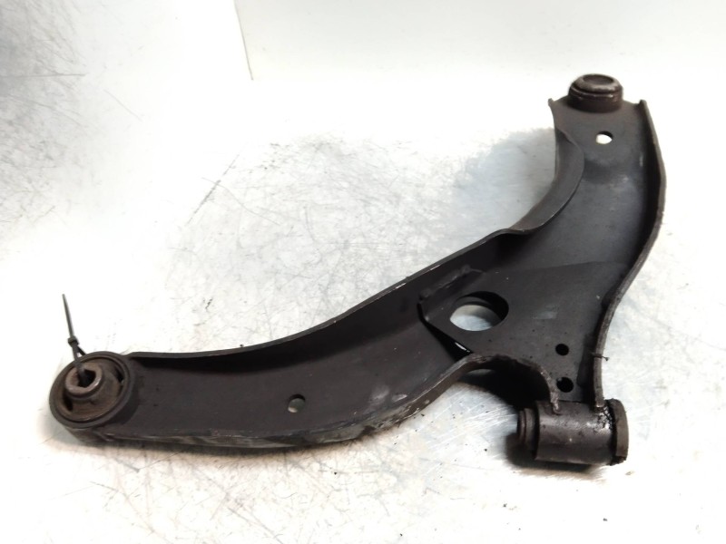 Recambio de brazo suspension inferior delantero derecho para mazda premacy (cp) 2.0 turbodiesel cat referencia OEM IAM   