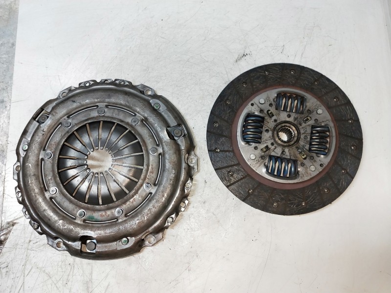 Recambio de kit embrague para citroen c4 berlina referencia OEM IAM   