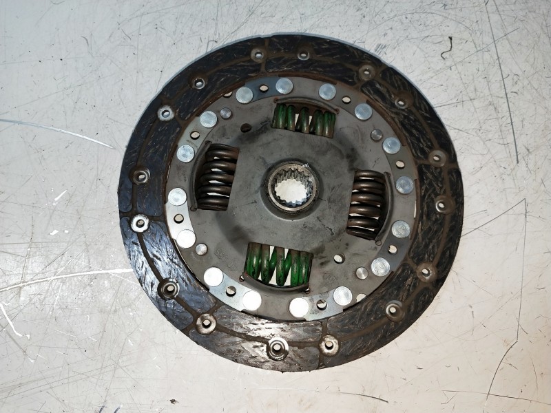 Recambio de kit embrague para citroen saxo 1.5 d furio referencia OEM IAM 310015710  