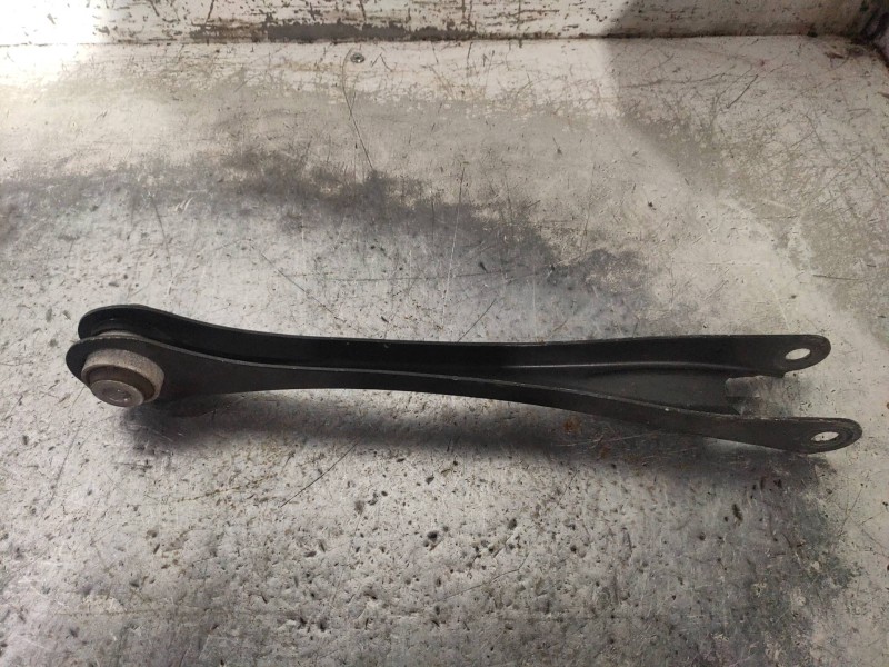 Recambio de brazo suspension superior trasero izquierdo para bmw serie 3 lim. (f30) 318d referencia OEM IAM 679252504  