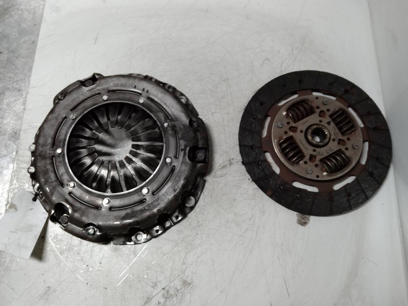 Recambio de kit embrague para nissan interstar (x70) 2.5 dci diesel cat referencia OEM IAM 8201313792  