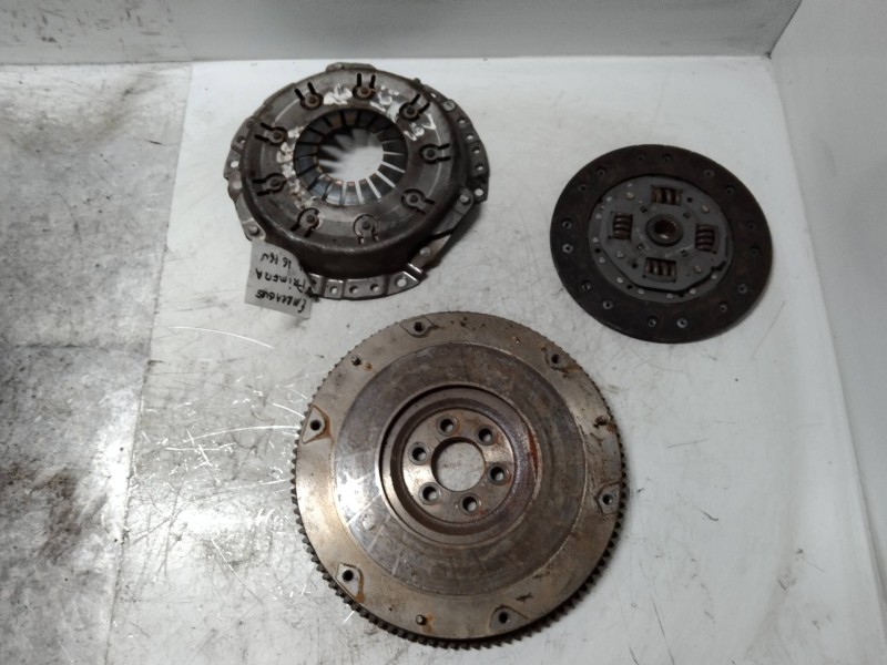 Recambio de kit embrague para nissan primera berlina (p11) referencia OEM IAM 320020111  