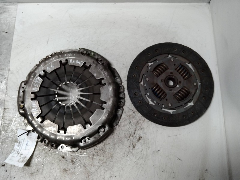 Recambio de kit embrague para nissan primastar (x..) kombi l1h1 2.7t (6 sitze) referencia OEM IAM 324061610  