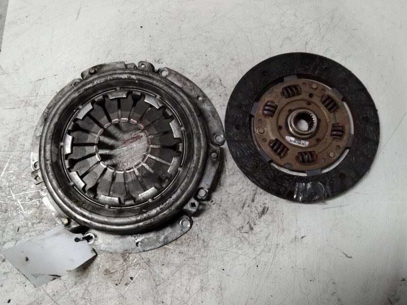 Recambio de kit embrague para nissan serena (c23m) 2.3 invitation d referencia OEM IAM 300748001  