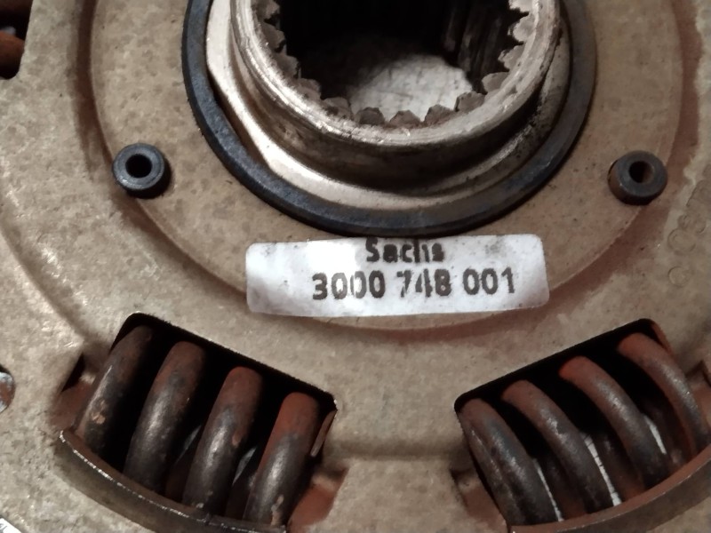 Recambio de kit embrague para nissan serena (c23m) 2.3 invitation d referencia OEM IAM 300748001  