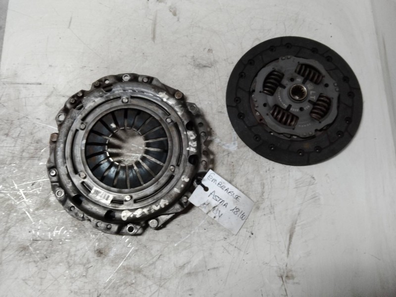 Recambio de kit embrague para opel astra h berlina referencia OEM IAM 9223223  