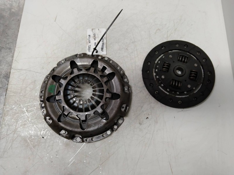 Recambio de kit embrague para opel agila básico referencia OEM IAM   