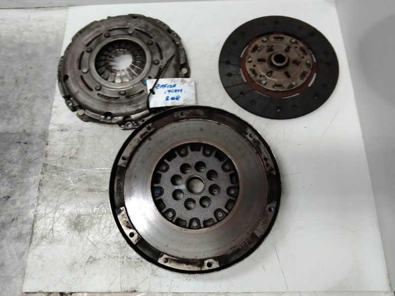 Recambio de kit embrague para opel zafira b referencia OEM IAM 55562297  