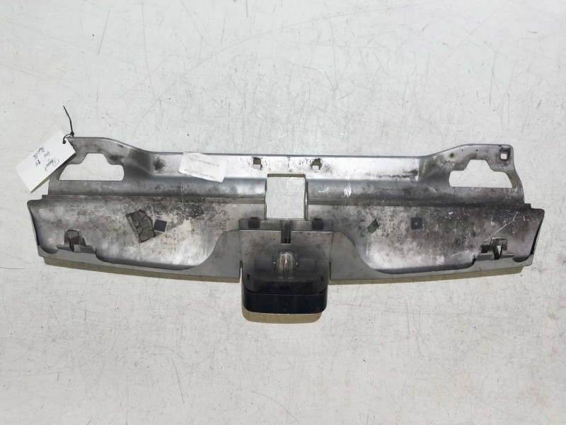 Recambio de rejilla delantera para peugeot 406 berlina (s1/s2) 2.1 turbodiesel cat referencia OEM IAM    Recambio de rejilla delantera para peugeot 406 berlina (s1/s2) 2.1 turbodiesel cat referencia OEM IAM