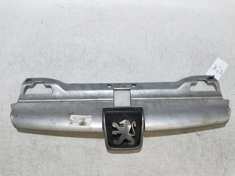 Recambio de rejilla delantera para peugeot 406 berlina (s1/s2) 1.9 turbodiesel cat referencia OEM IAM   