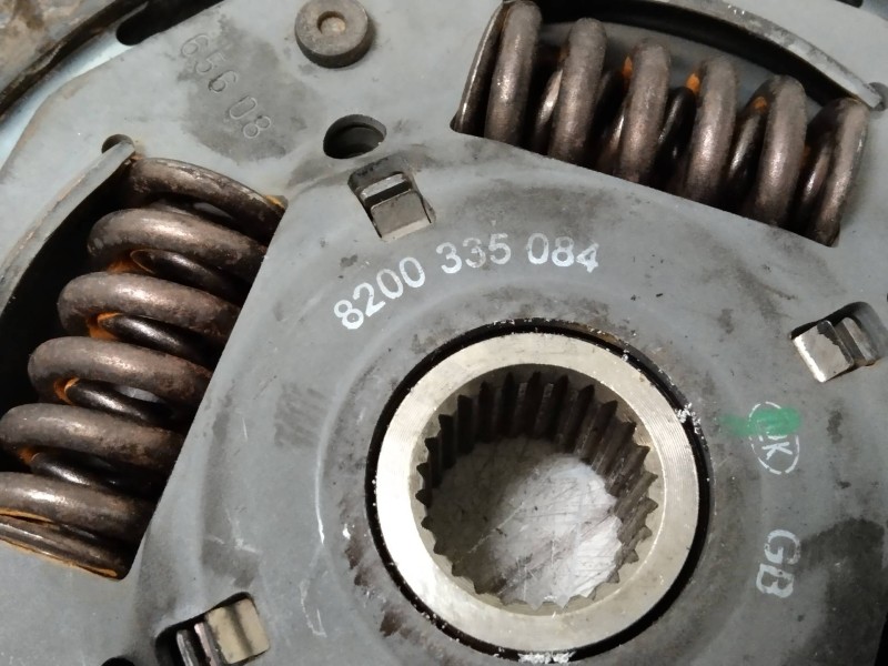 Recambio de kit embrague para renault megane ii berlina 5p referencia OEM IAM 8200335084  