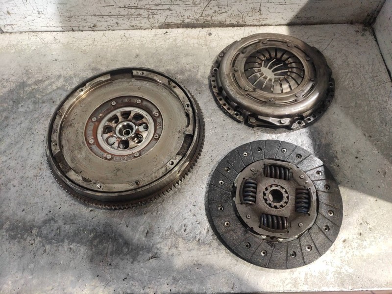 Recambio de kit embrague para subaru legacy lim. b14 limited referencia OEM IAM   