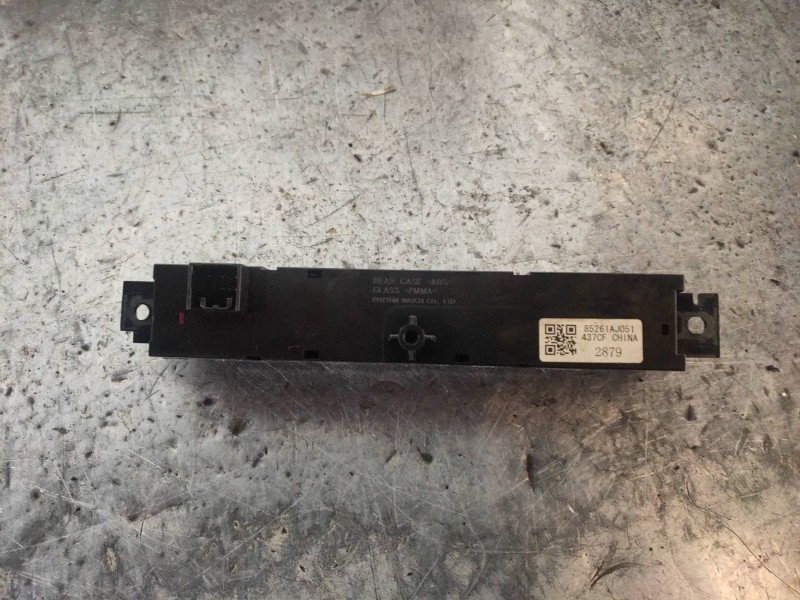 Recambio de pantalla multifuncion para subaru legacy lim. b14 limited referencia OEM IAM 85261AJ051  