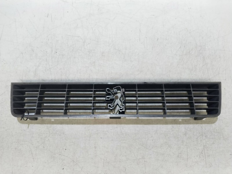 Recambio de rejilla delantera para peugeot 505 berlina 2.0 cat referencia OEM IAM   