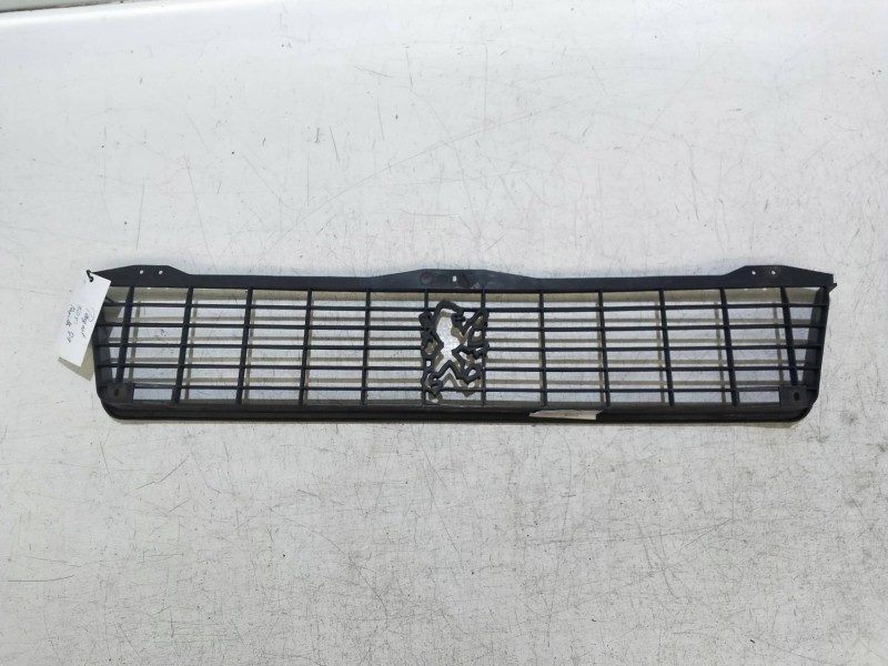 Recambio de rejilla delantera para peugeot 505 berlina 1.8 referencia OEM IAM   