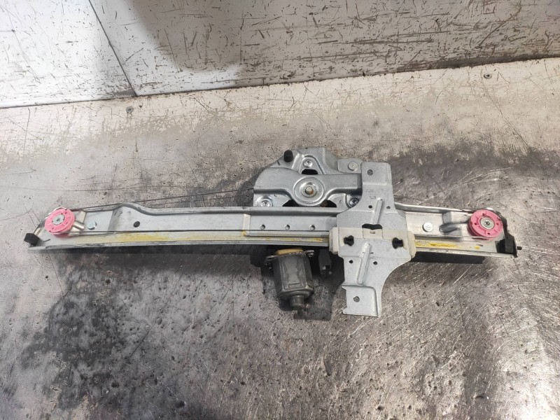 Recambio de elevalunas delantero izquierdo para peugeot 208 style referencia OEM IAM 9673154380 5P 37223000 0130822702 967425438