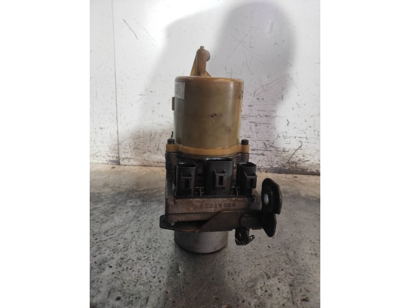 Recambio de bomba direccion para mazda 5 berl. (cr) 1.8 active referencia OEM IAM YJF299000020A  