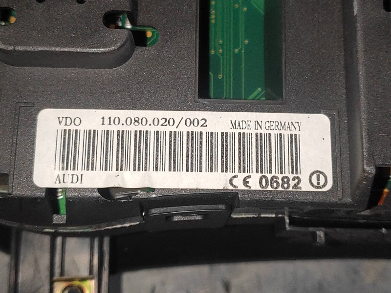 Recambio de cuadro instrumentos para audi a2 (8z) 1.4 referencia OEM IAM 110080020002  