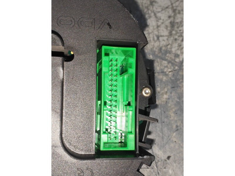 Recambio de cuadro instrumentos para audi a2 (8z) 1.4 referencia OEM IAM 110080020002  