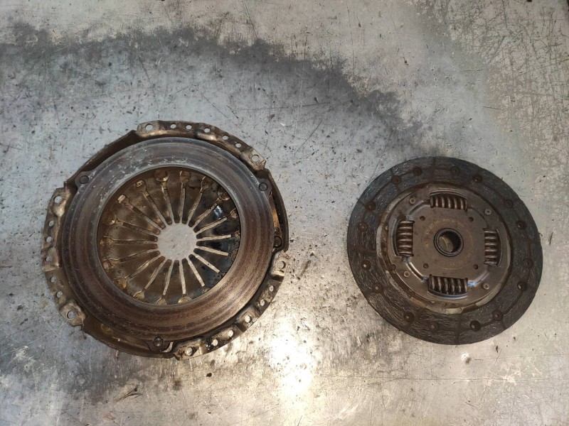 Recambio de kit embrague para audi a2 (8z) 1.4 referencia OEM IAM   