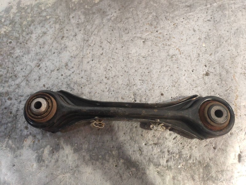 Recambio de brazo suspension superior trasero izquierdo para bmw serie 3 coupe (e92) 335i referencia OEM IAM 677798001  