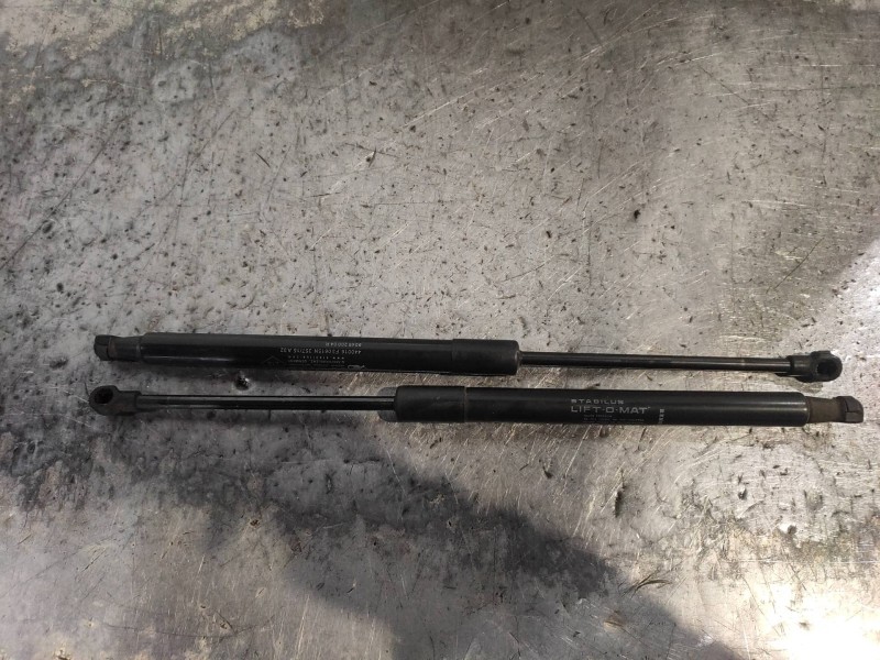 Recambio de amortiguadores maletero / porton para dacia duster ambiance 4x2 referencia OEM IAM 904520004R  